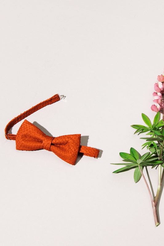 Rote Fliege aus Lachsleder