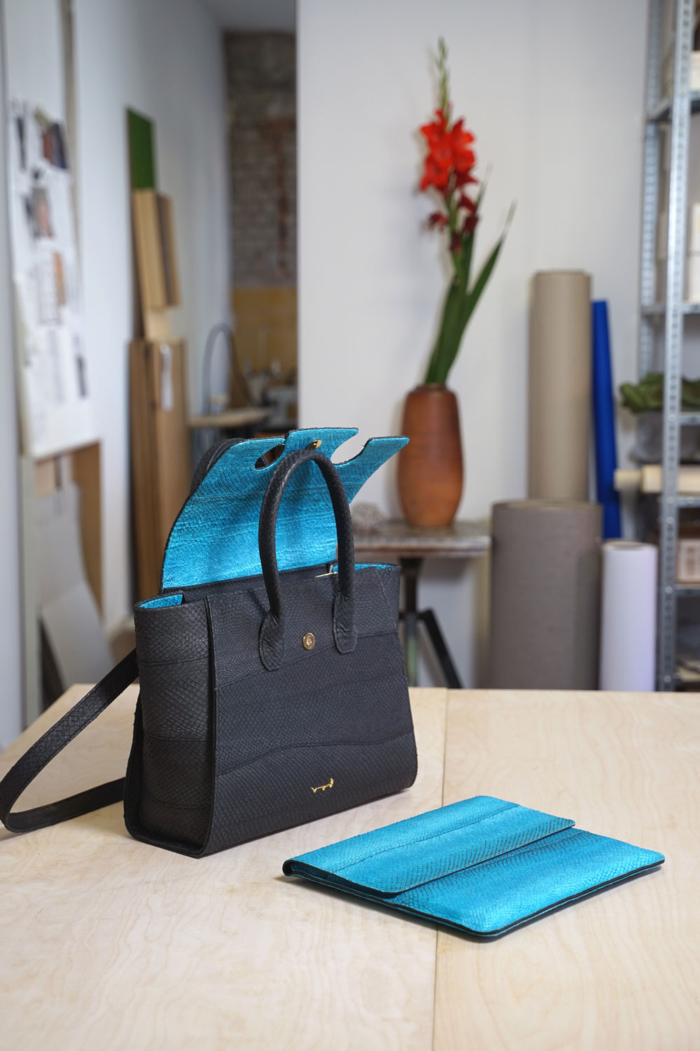 Tasche und Laptop-Tasche aus Fischleder