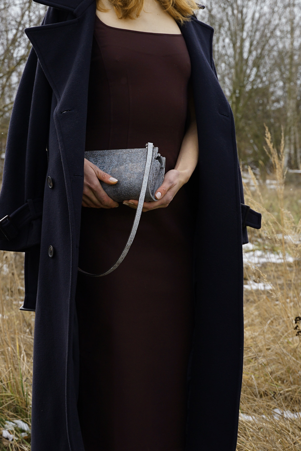 Kleine Abendtasche gefertigt aus blaugrauem Dorschleder